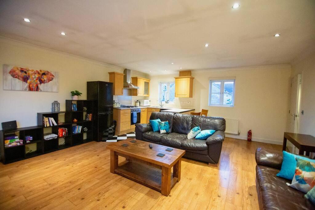 Marley's Coach House - *